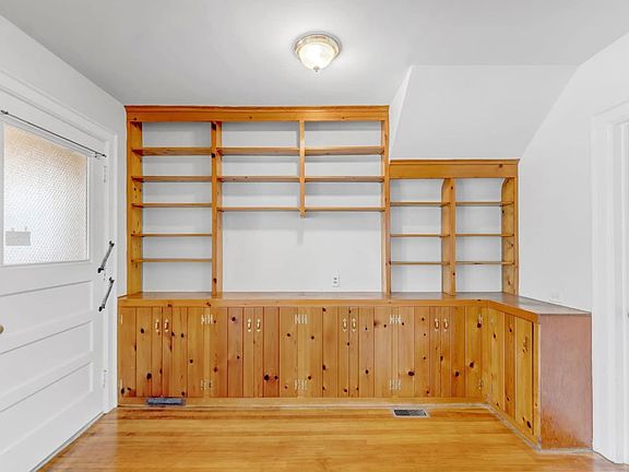 3rd image of 181 Richmond Ave Floor 1