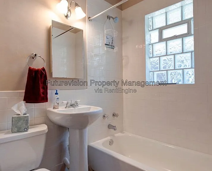 1105 Summit St — Photo 6