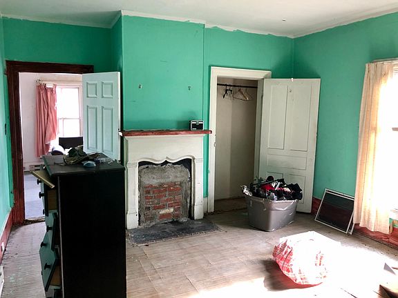 2nd image of 114 Fern St