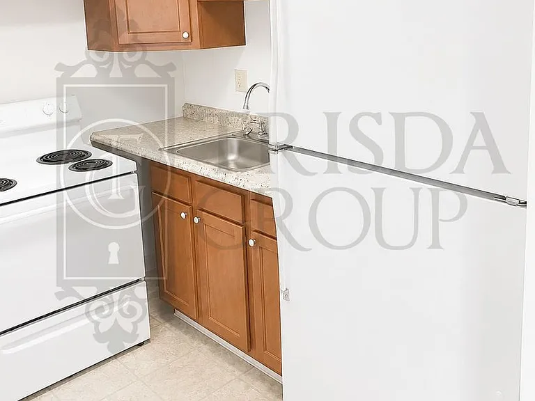 Avail Sept 30th: 2BR Apt in North Hills School District AC, Parking, Pets OK! — Photo 21