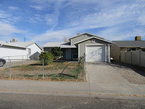 1st image of 528 Sara Ln