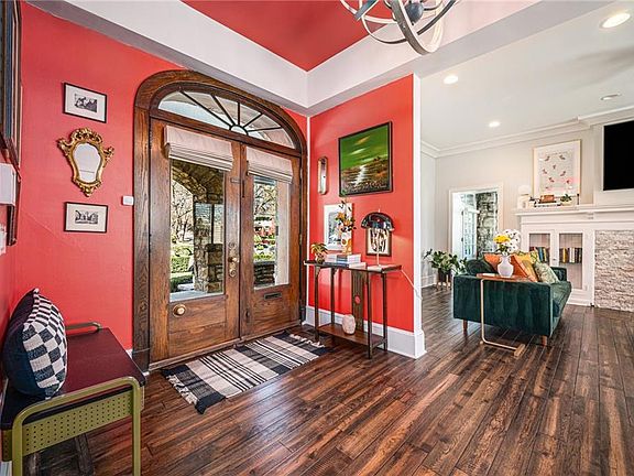4th image of 901 W 38th St