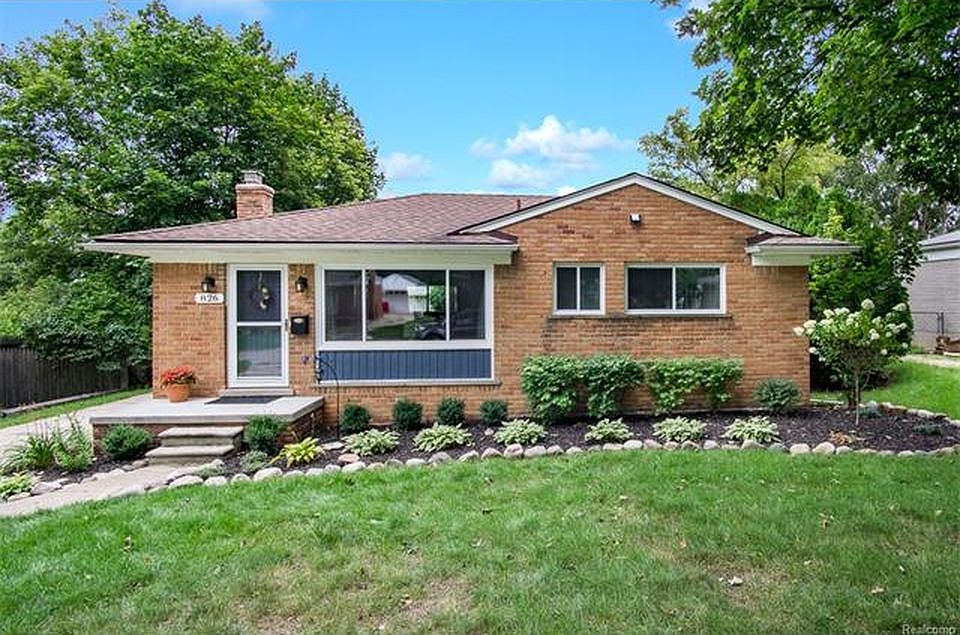 1st image of 826 Squire Ln