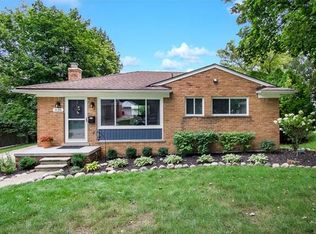826 Squire Ln, Milford, MI 48381