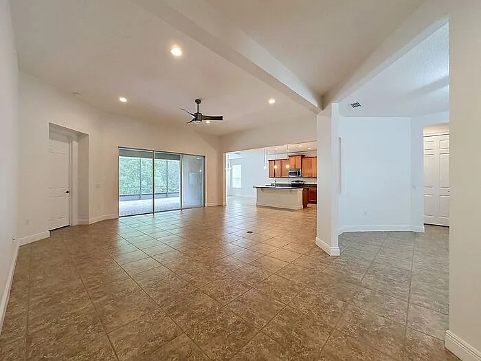 2 bed, 2.0 bath, 2183 sqft, $1,990 — Photo 4