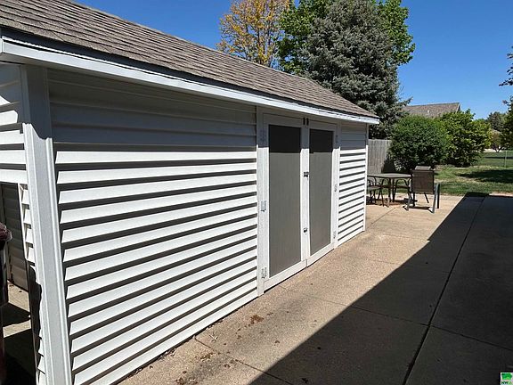 5th image of 325 Regency Ct