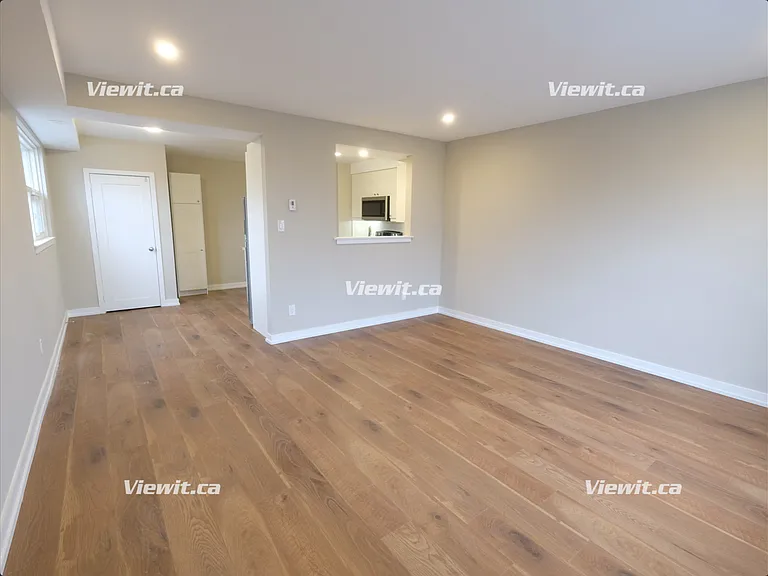 60 Wasdale Cres #10 — Photo 4