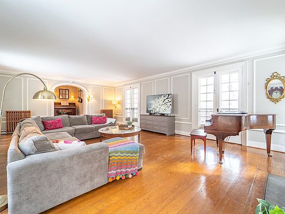 5th image of 1237 Clover St