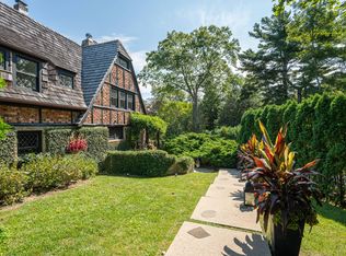 41 Eastway Dr, Southampton, NY 11968