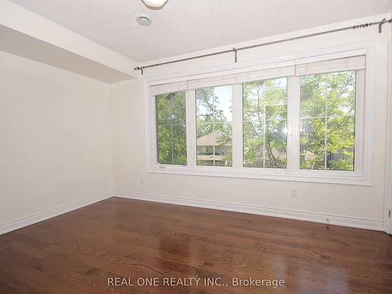 7 Slingsby Ln — Photo 12