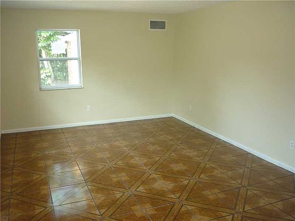 5th image of 8331 39th Ave N