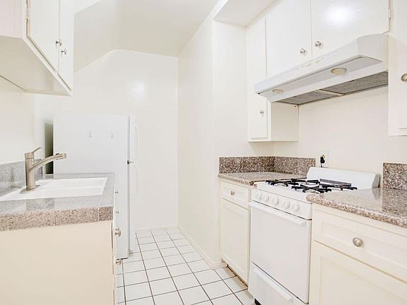 5th image of 3721 S Bentley Ave #4