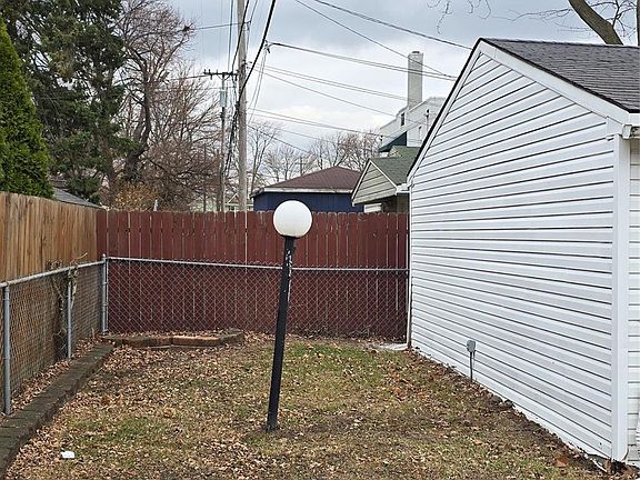 4th image of 32 Gibbs St