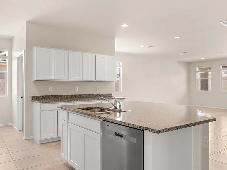 1171 W Beacon Ct — Photo 5