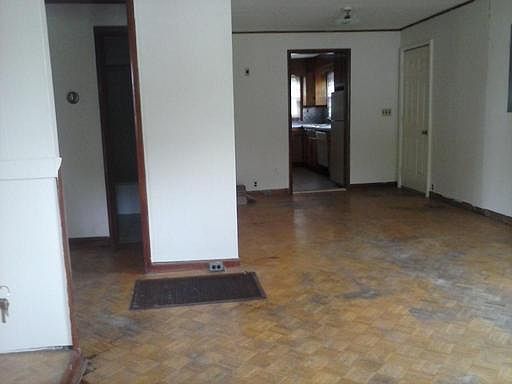 4th image of 1219 W Main St