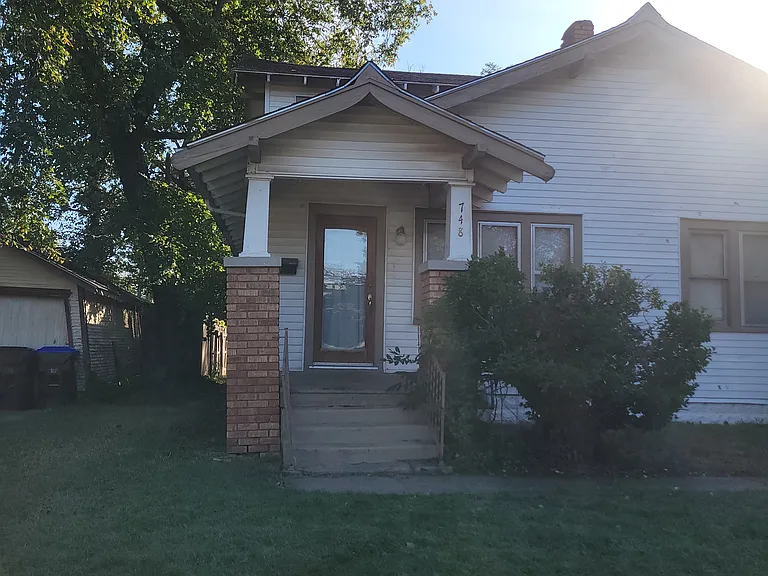 748 N Woodrow Ave — Photo 1