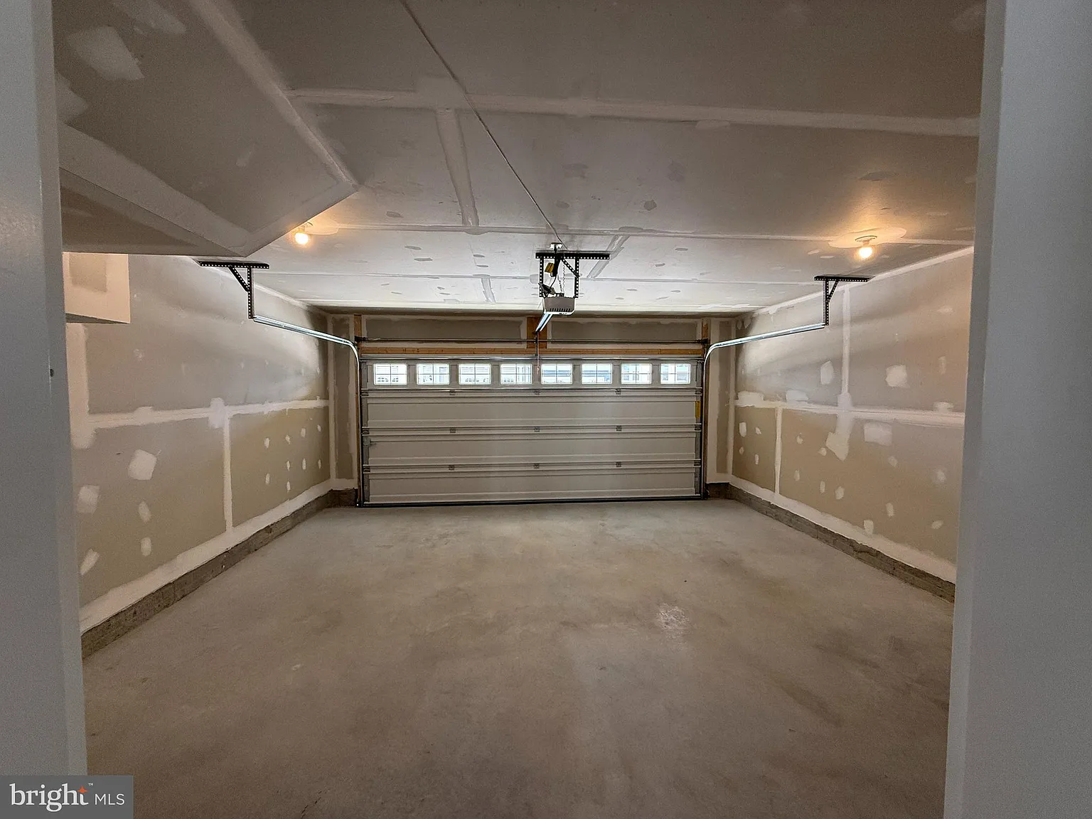 3 bed, 4.0 bath, 1688 sqft, $3,000 — Photo 4