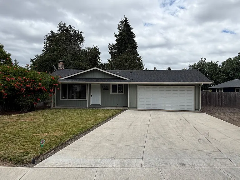 255 Heffley St S — Photo 2