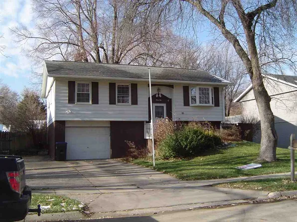 45 Regal Ln, Iowa City, IA 52240