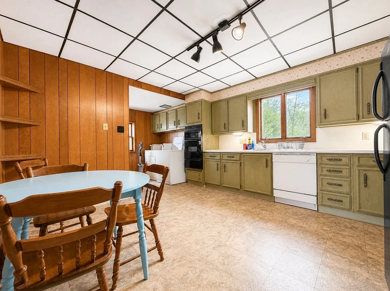 6 bed, 1.0 bath, 2000 sqft, $2,750 — Photo 4