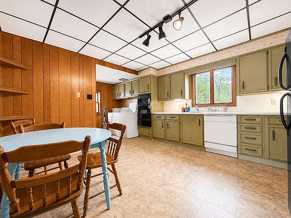 4th image of 16 Highland Ave 2