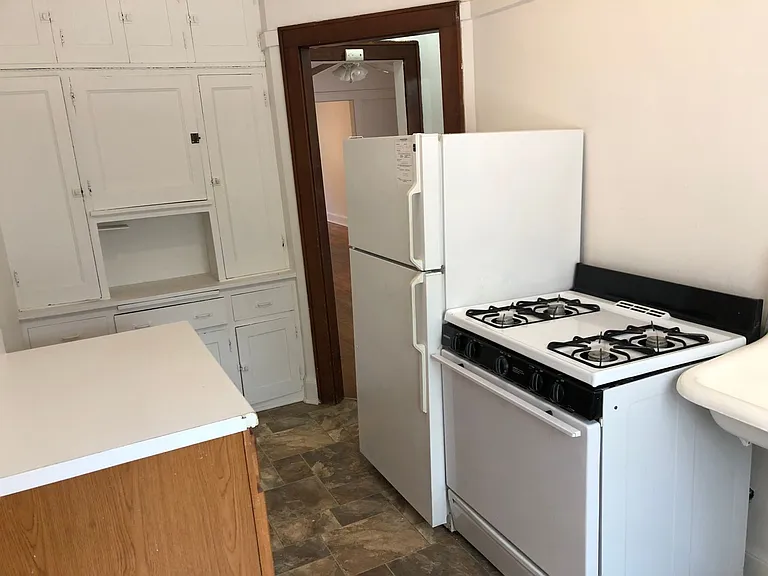 Newport Manor — Photo 11