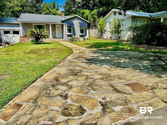3rd image of 105 Pecan Ave