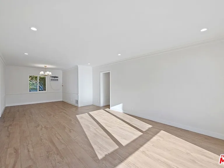 1252 N Crescent Heights Blvd #2 — Photo 3