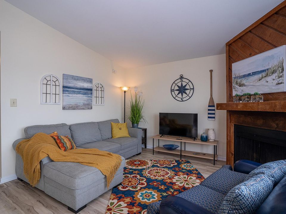 Lovely living room overlooking the bay