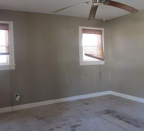 3rd image of 325 Sewell St