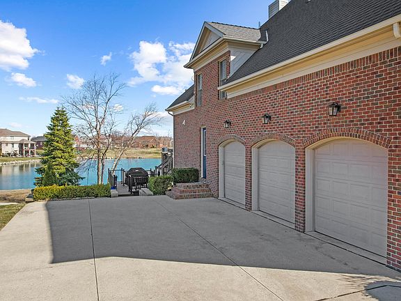 3rd image of 8178 Hunters Ridge Dr