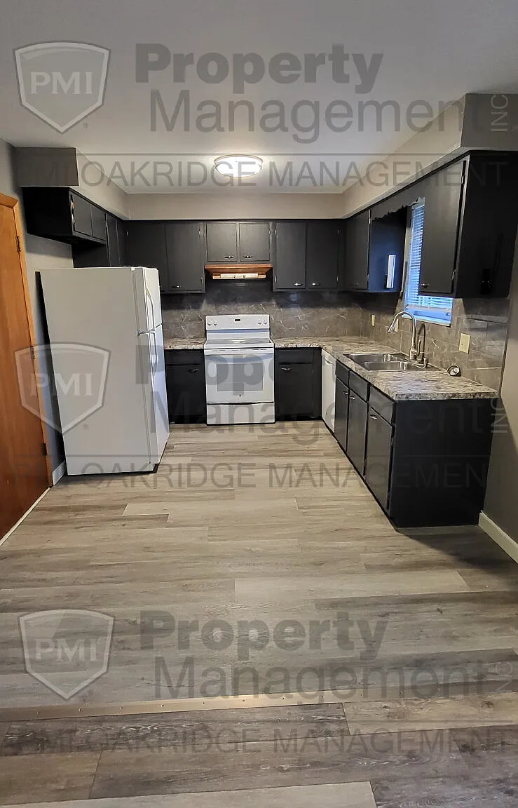 2 bed, 1.0 bath, 1150 sqft, $1,300 — Photo 3