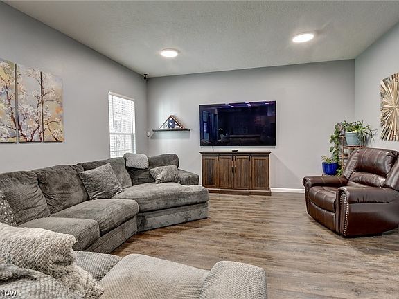 4th image of 3059 Stonehurst Rd