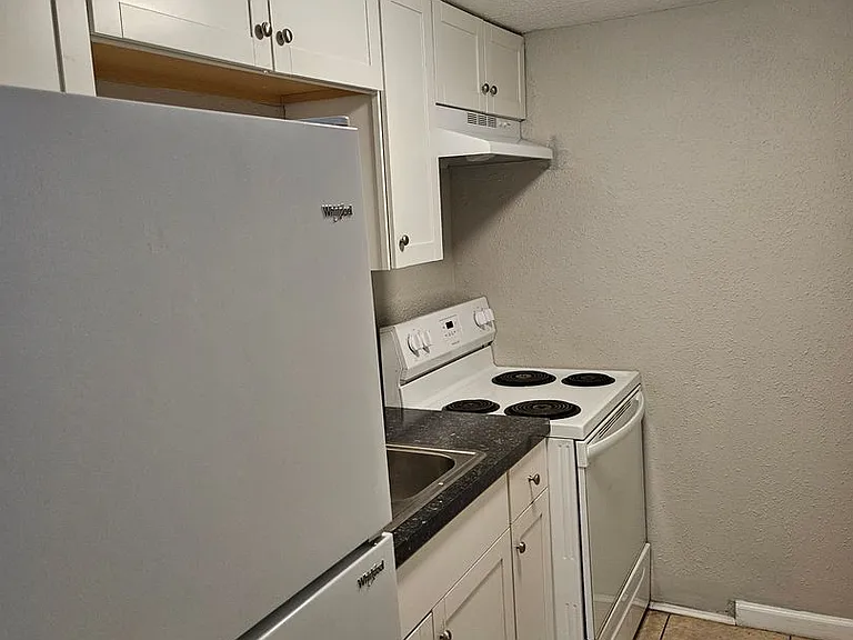 1111 Lincoln Ave — Photo 5