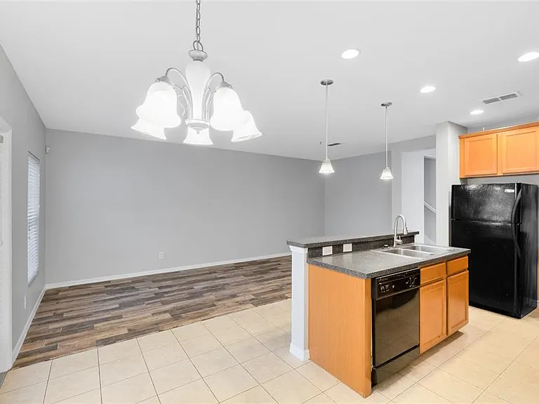 2064 Cypress Bay Blvd — Photo 3