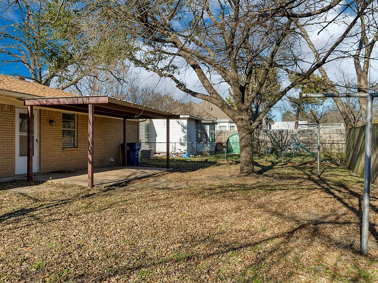 502 Brown St — Photo 24