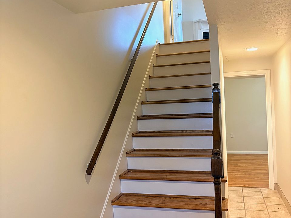 1st image of 25 Gardiner Ct