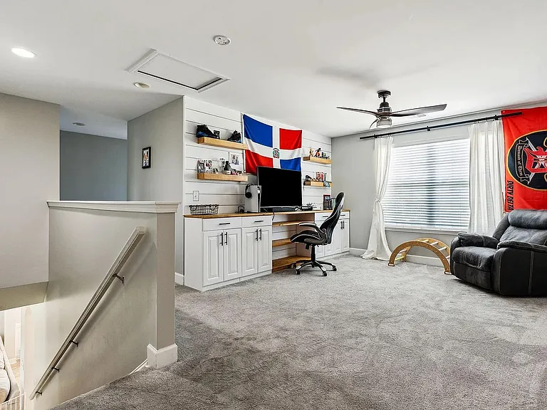 221 Berwick Dr — Photo 8