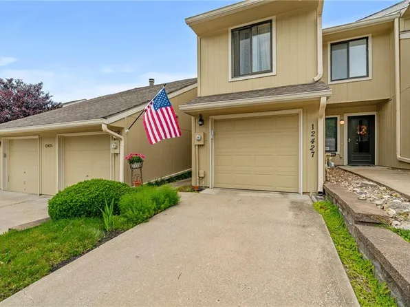 12427 Charlotte St, Kansas City, MO 64146