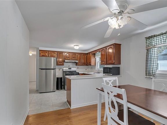 5th image of 49 Ames St