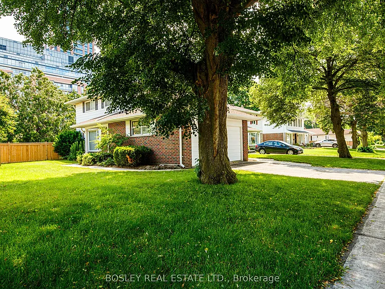 33 Forestbrook Cres — Photo 6