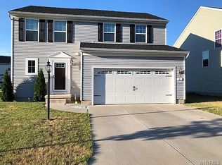 8 Skylark Ln, Niagara Falls, NY 14304