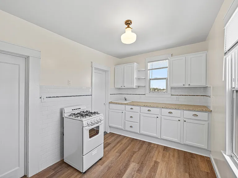 35 North St #B — Photo 6