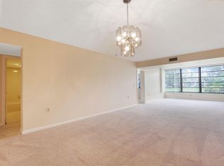 3640 Whitehall Dr APT 105, West Palm Beach, FL 33401