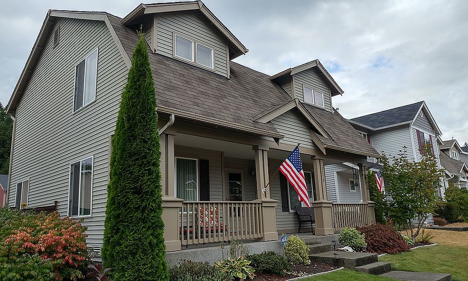 2nd image of 1279 Burnside Pl