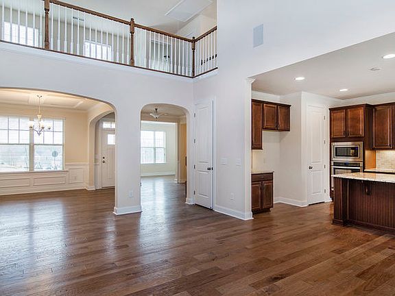 3rd image of 16403 Palisades Commons Dr