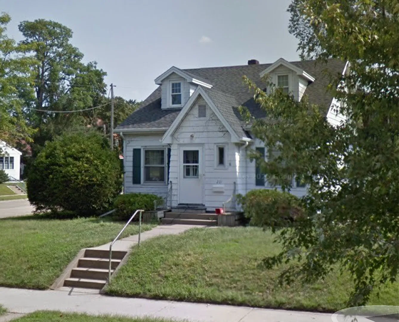 5 Bedroom House Close to UWL — Photo 1