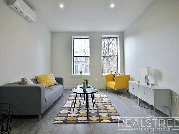 3rd image of 277 Linden St APT 2R