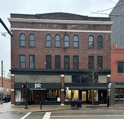 638 N High St Photo 1