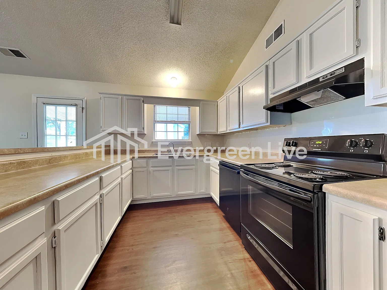 3 bed, 2.0 bath, 1128 sqft, $1,575 — Photo 4